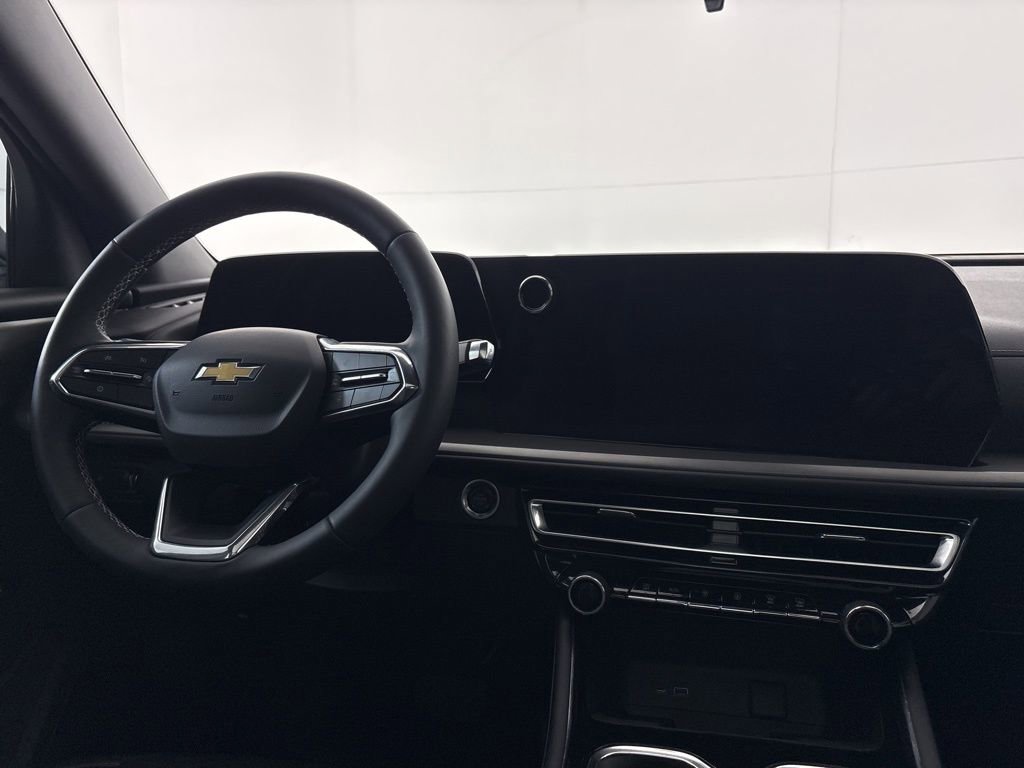 Used 2025 Chevrolet Traverse LT w/ Sun and Wheel Package image 23