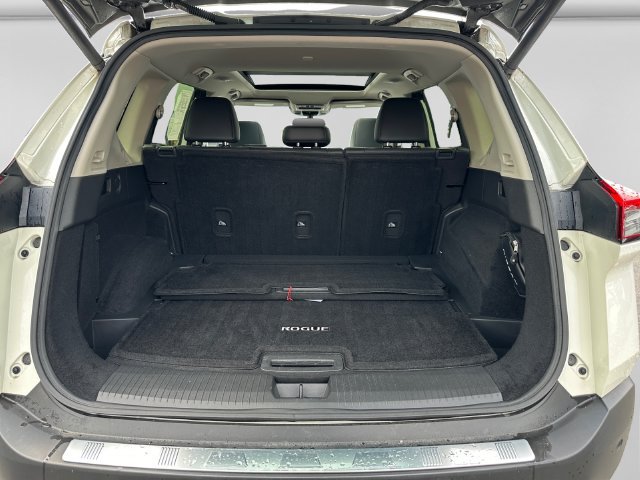 Used 2023 Nissan Rogue Platinum AWD/4WD image 19