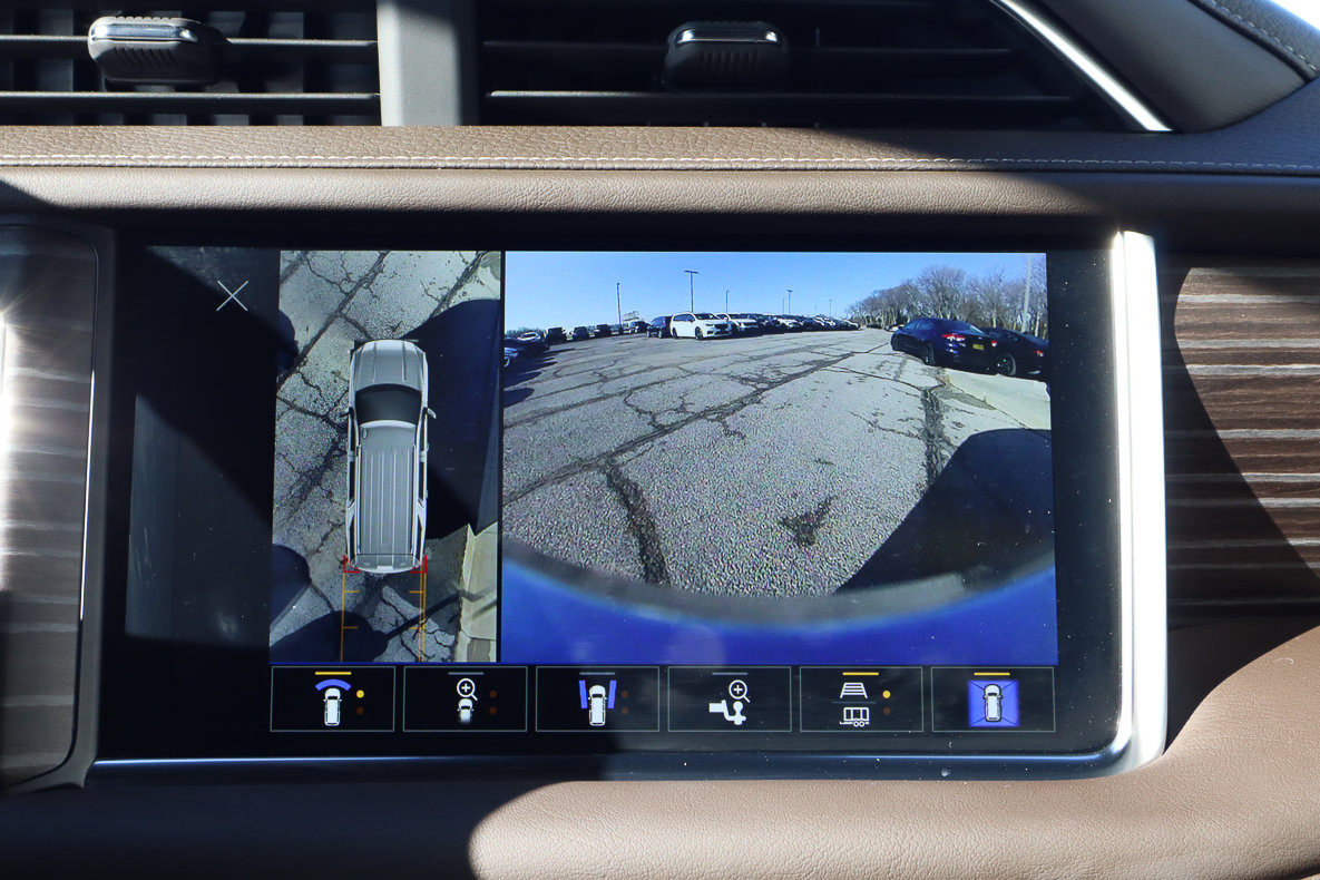Used 2024 GMC Yukon XL Denali AWD/4WD image 12