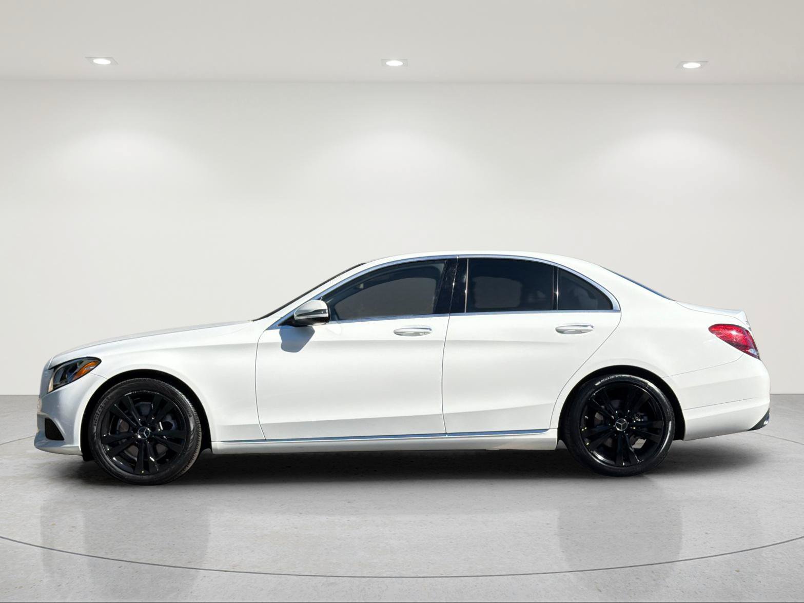 Used 2016 Mercedes-Benz C 300 Sedan image 2