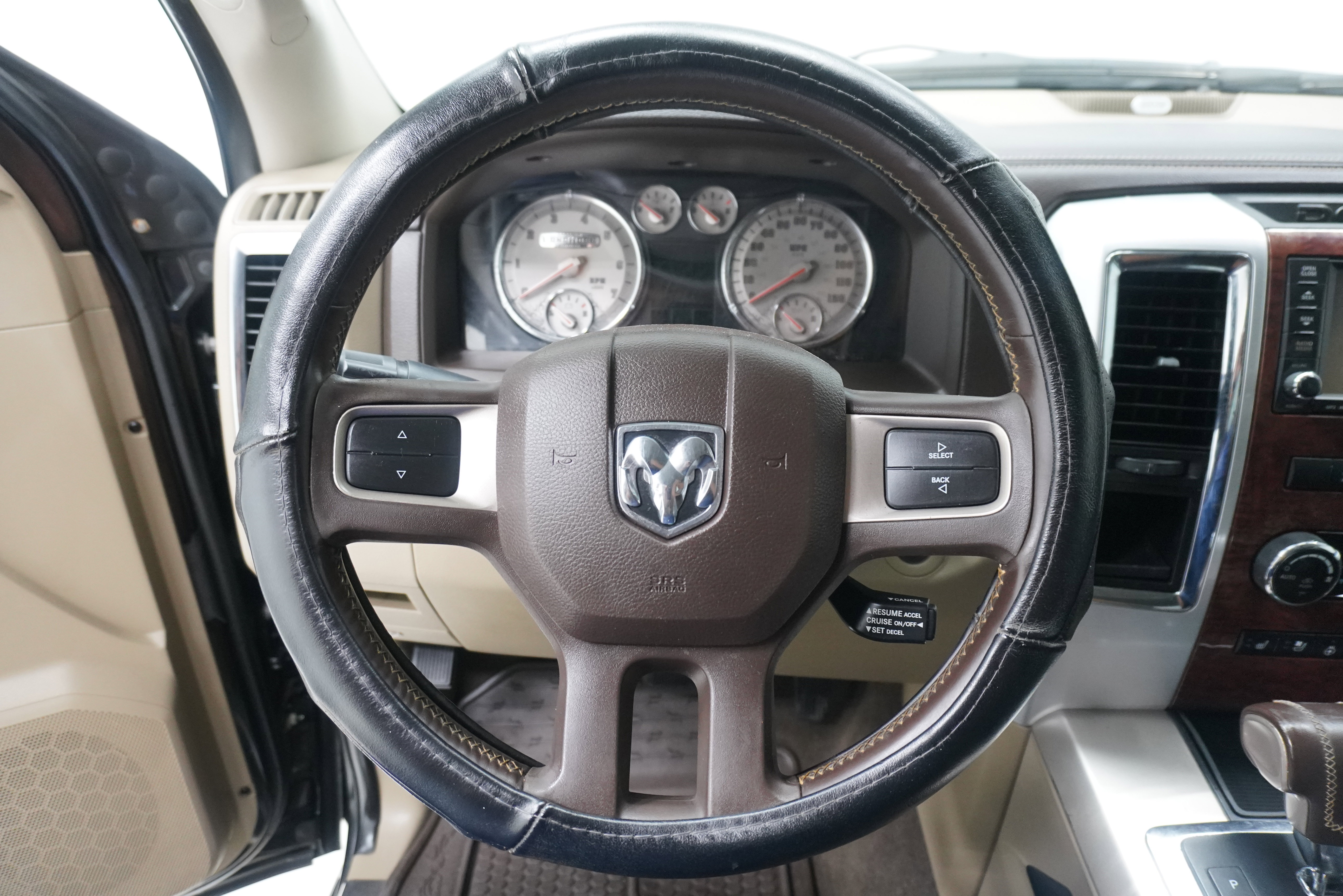 Used 2011 RAM 1500 Laramie Longhorn RWD image 16
