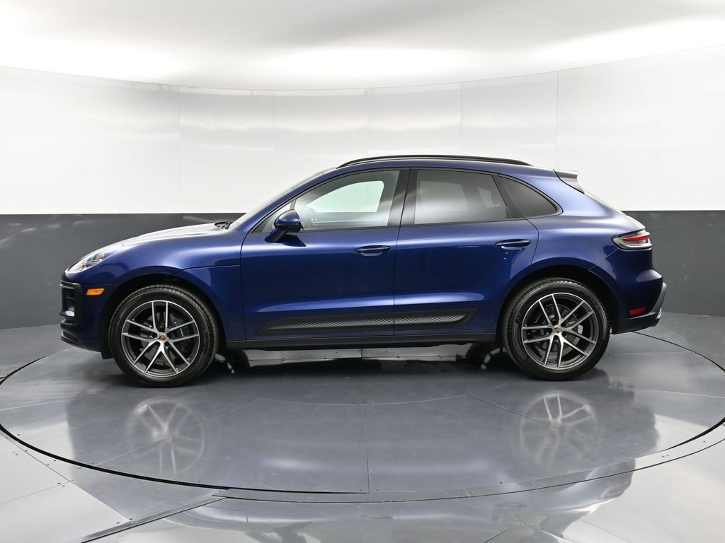 Certified 2025 Porsche Macan image 2