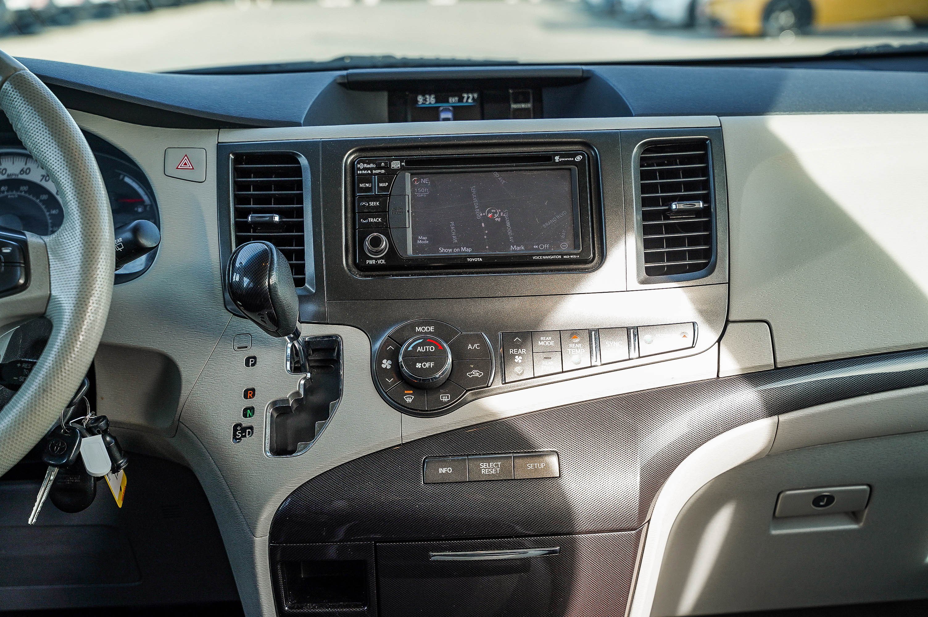 Used 2014 Toyota Sienna SE image 14