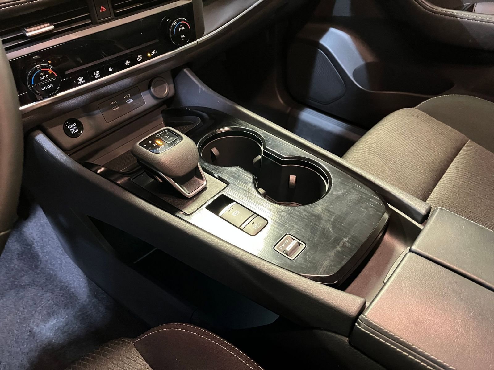 Used 2025 Nissan Rogue SV image 42