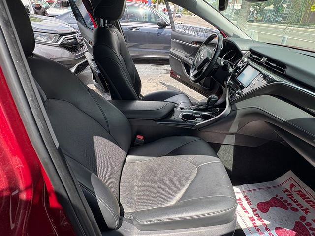 Used 2018 Toyota Camry XSE image 18