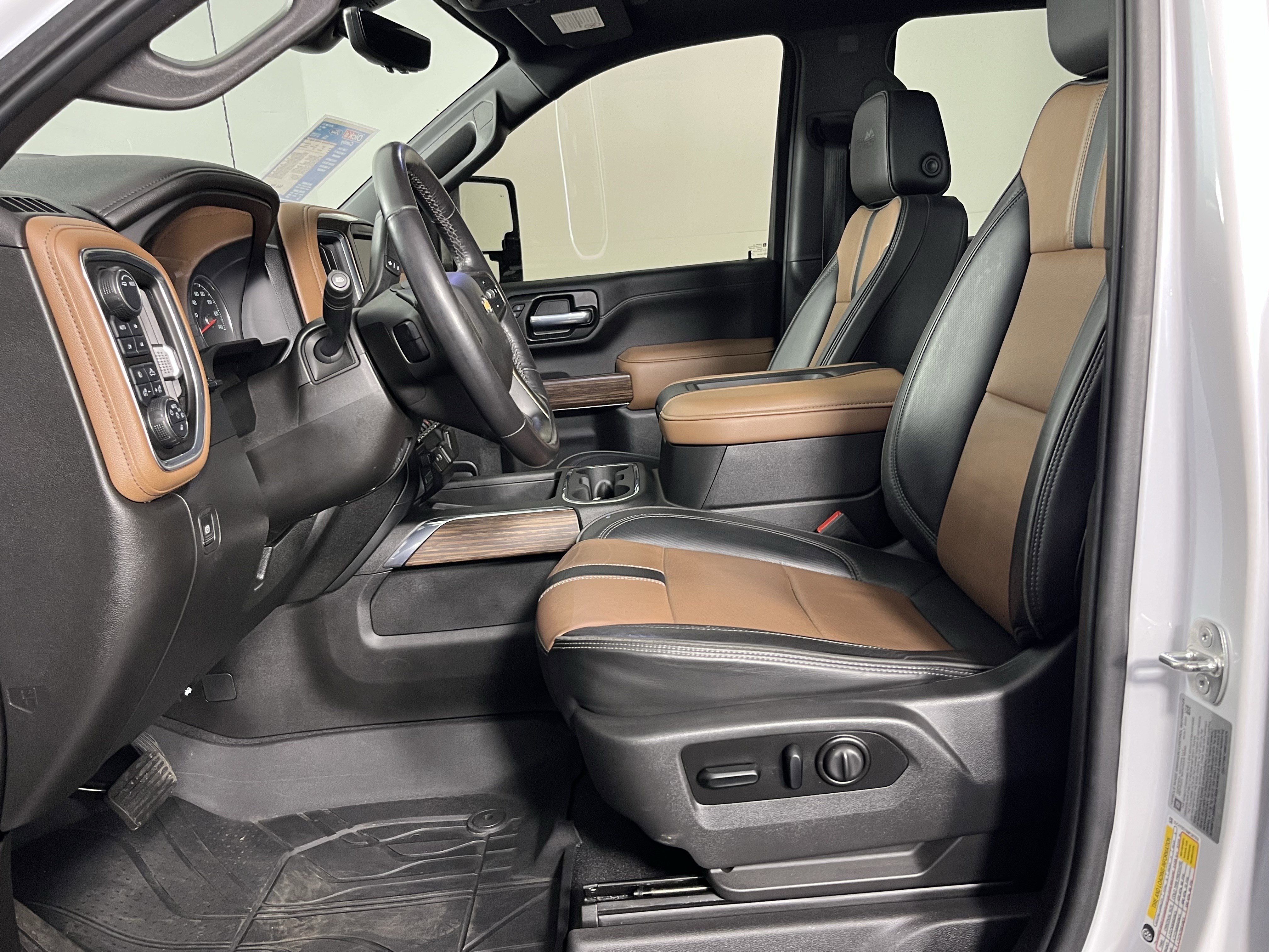 Used 2021 Chevrolet Silverado 2500 High Country w/ Z71 Off-Road Package image 9