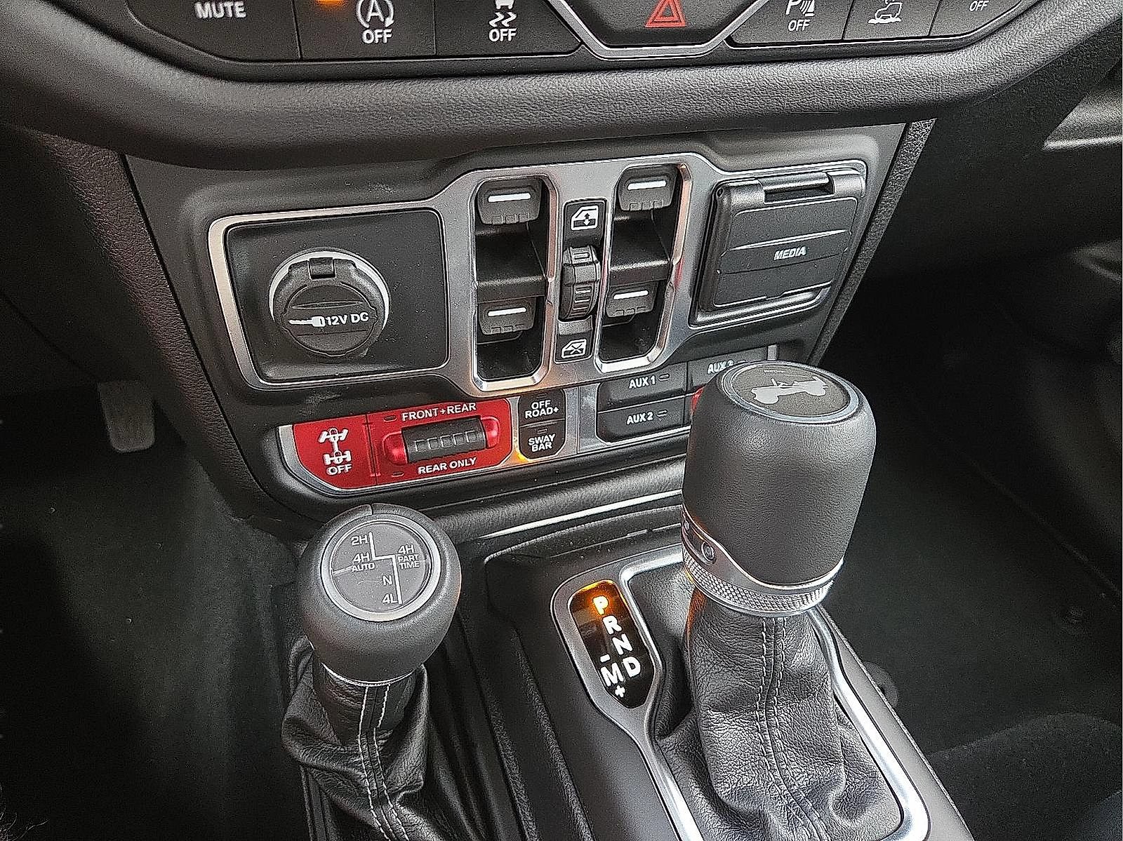 Used 2025 Jeep Wrangler Unlimited Rubicon AWD/4WD image 11