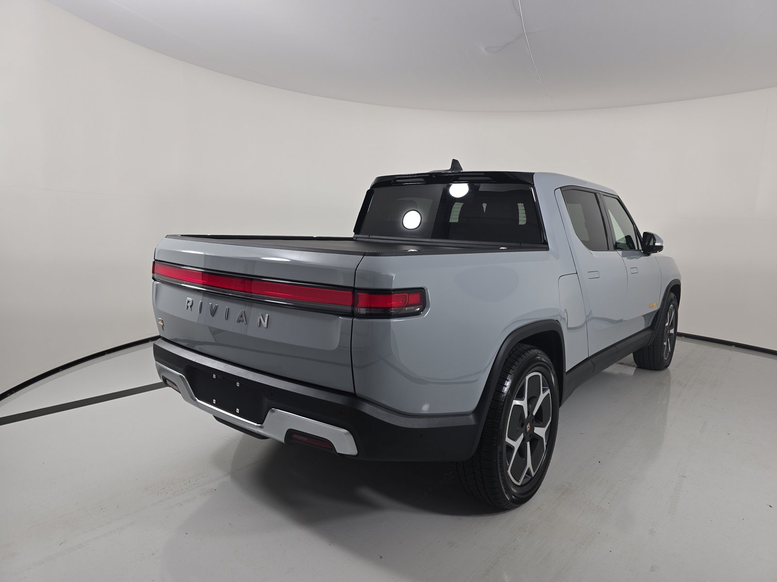 Used 2024 Rivian R1T Adventure AWD/4WD image 5