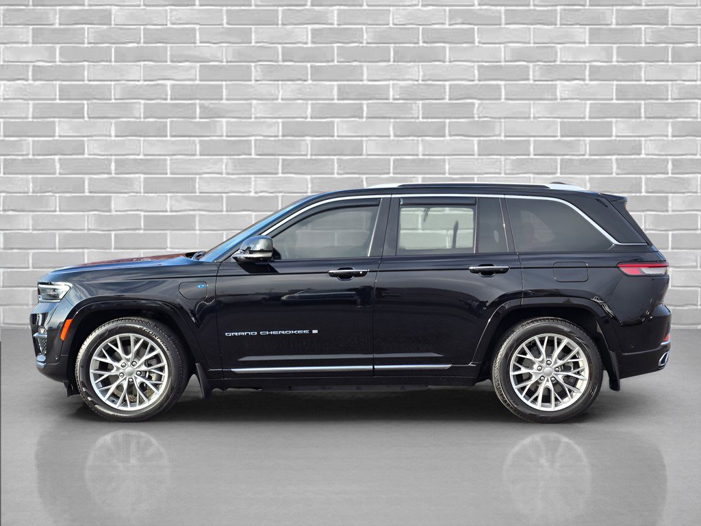 Used 2022 Jeep Grand Cherokee Summit w/ Advanced Protech Group IV AWD/4WD image 2