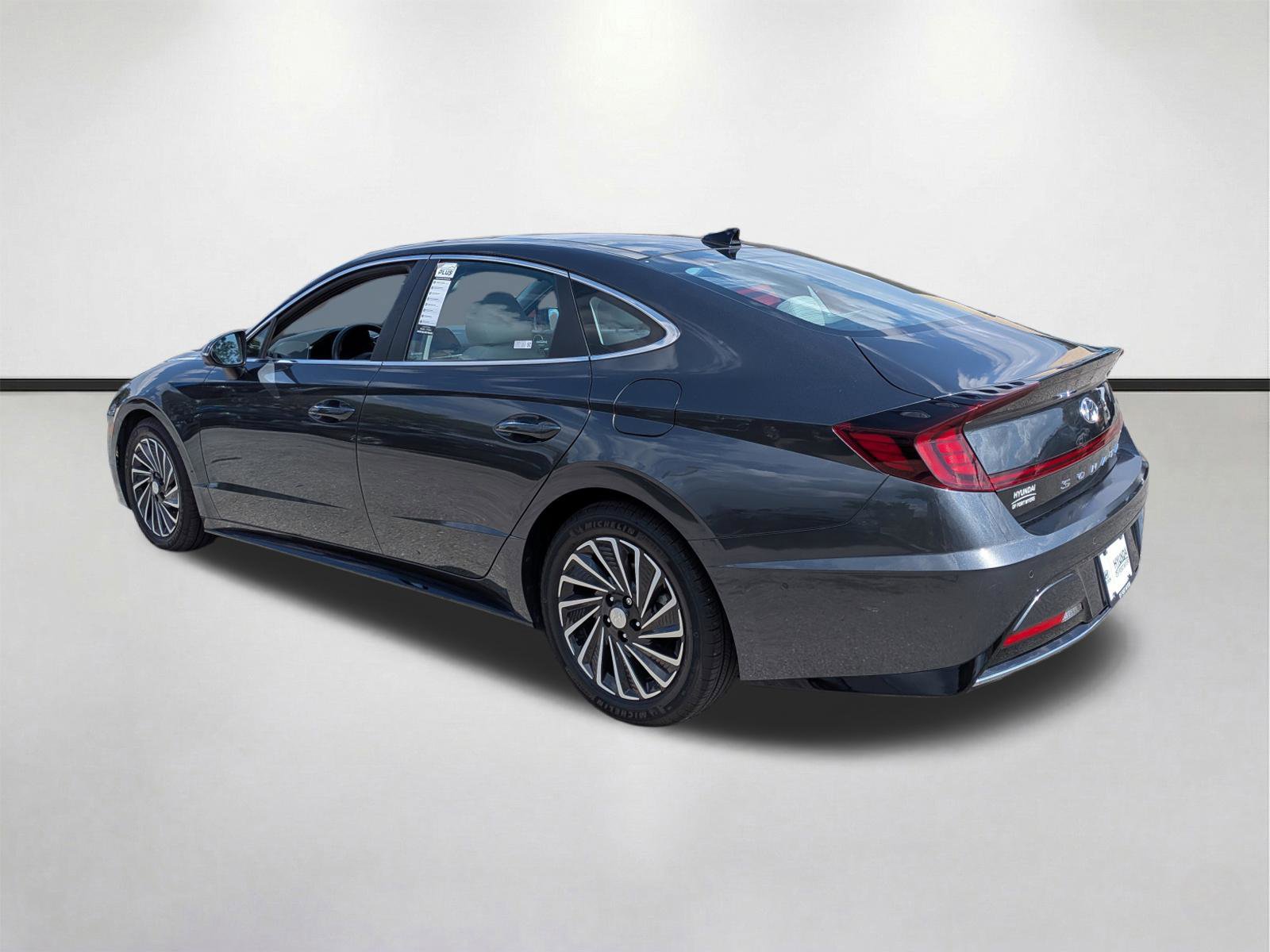 Used 2023 Hyundai Sonata Limited w/ Cargo Package FWD image 6