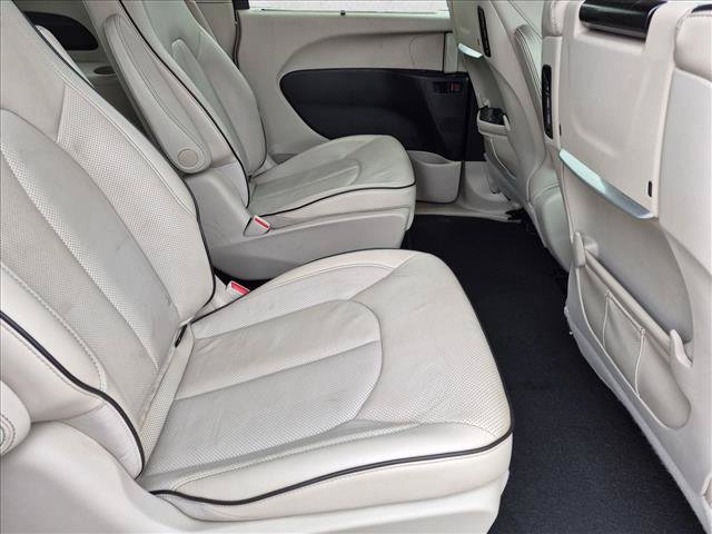 Used 2018 Chrysler Pacifica Limited w/ Advanced Safetytec Group FWD image 28