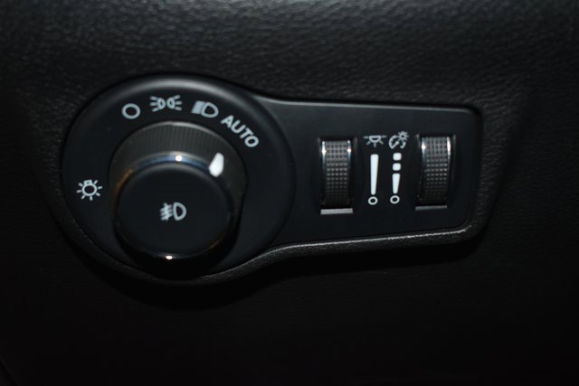 Used 2022 Jeep Compass Latitude w/ Sun and Sound Group image 17