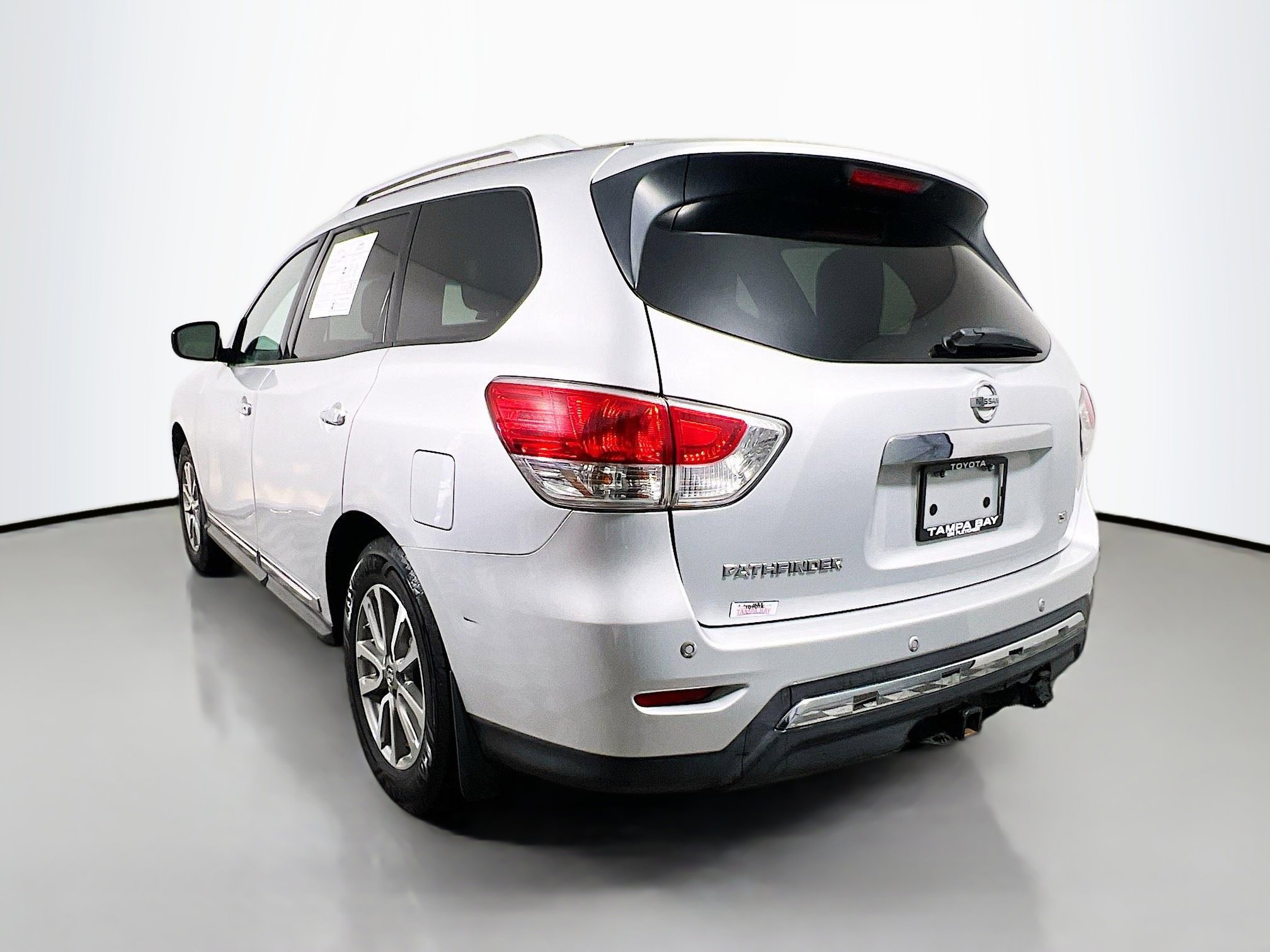 Used 2013 Nissan Pathfinder SL w/ SL Premium Pkg image 8