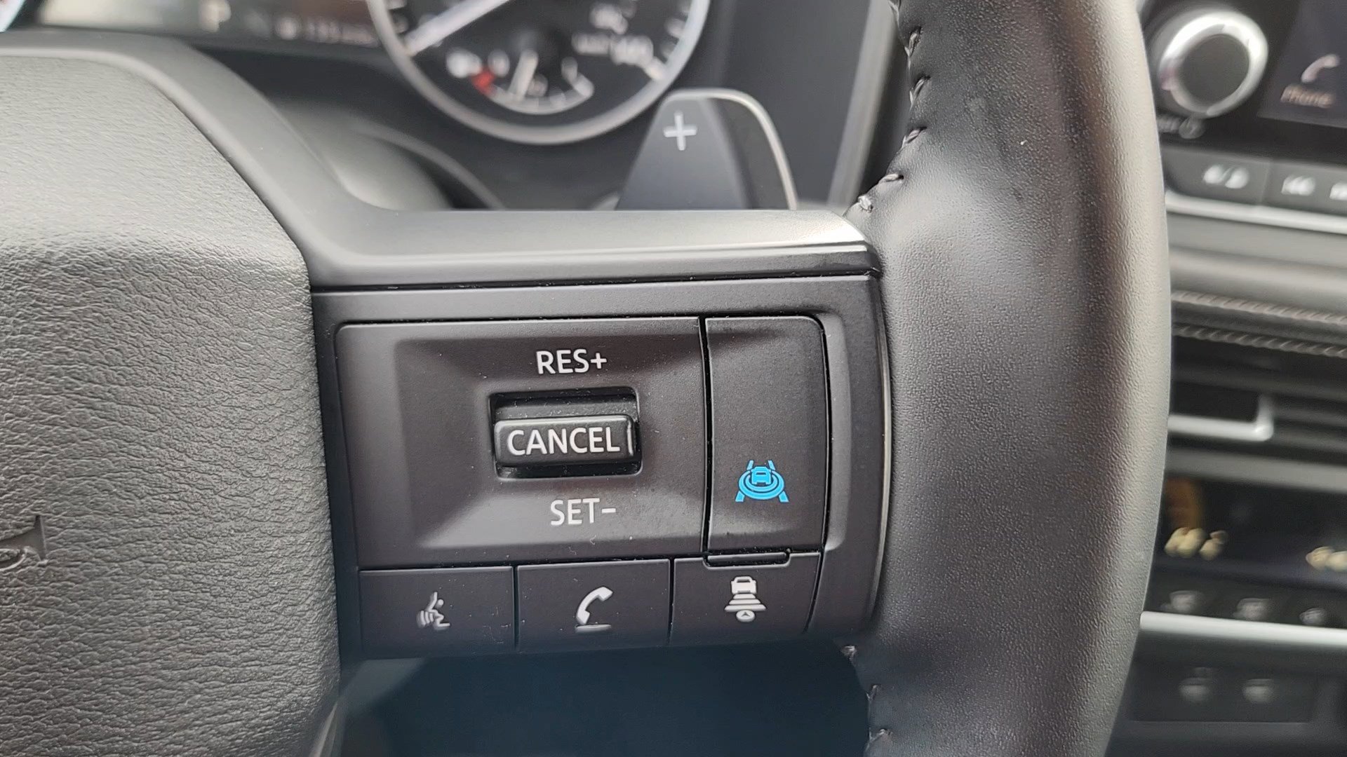 Used 2025 Nissan Rogue SV image 13