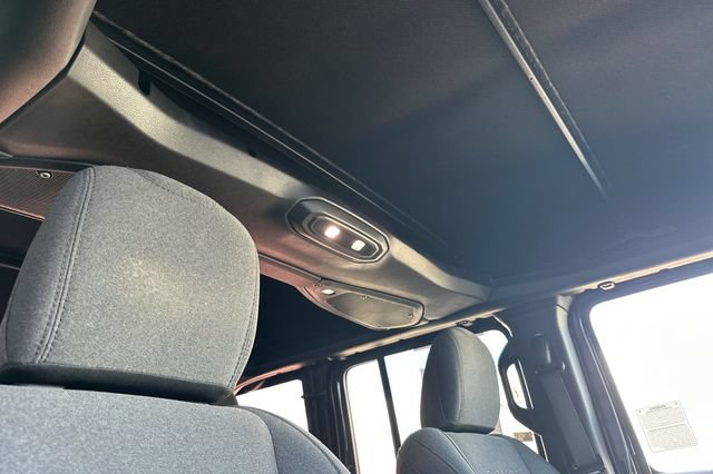 Used 2024 Jeep Wrangler Unlimited Sahara AWD/4WD image 19