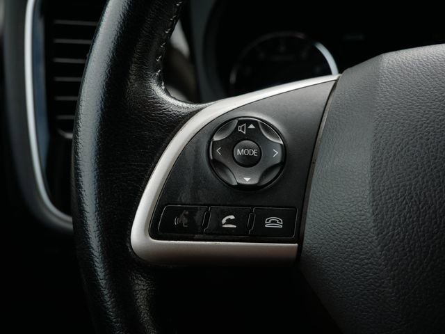 Used 2014 Mitsubishi Outlander SE AWD/4WD image 17