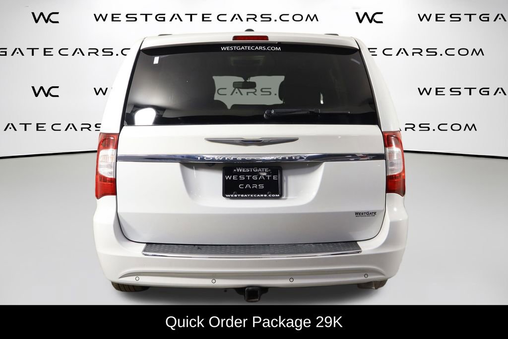 Used 2016 Chrysler Town & Country Touring w/ Driver Convenience Group image 4