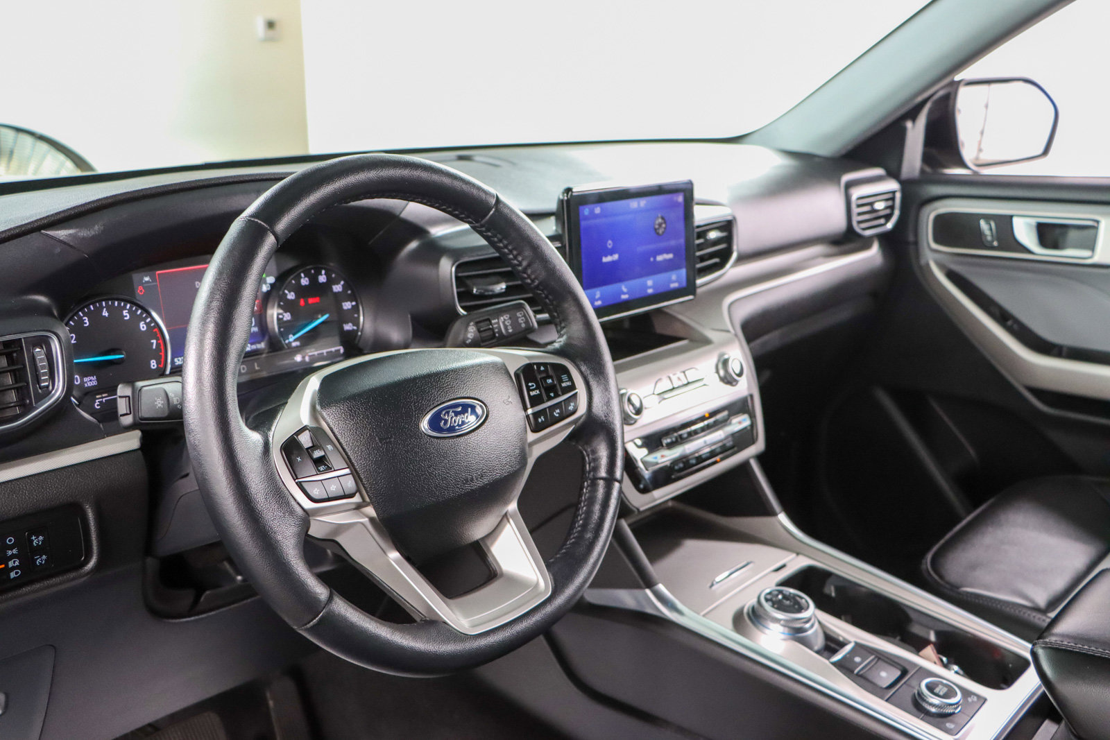 Used 2023 Ford Explorer XLT w/ Equipment Group 202A image 22