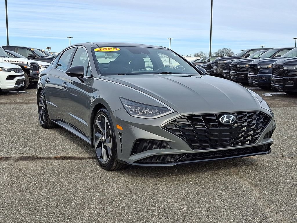 Used 2023 Hyundai Sonata SEL Plus FWD image 2