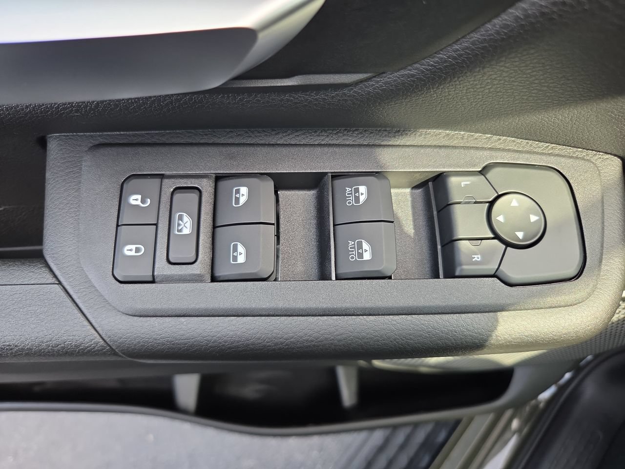 New 2026 RAM 1500 Express AWD/4WD image 19