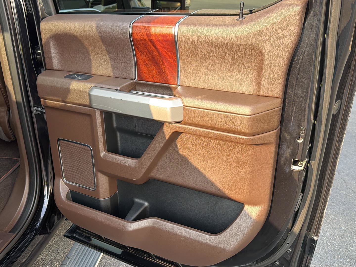 Used 2019 Ford F150 King Ranch w/ Equipment Group 601A Luxury AWD/4WD image 16