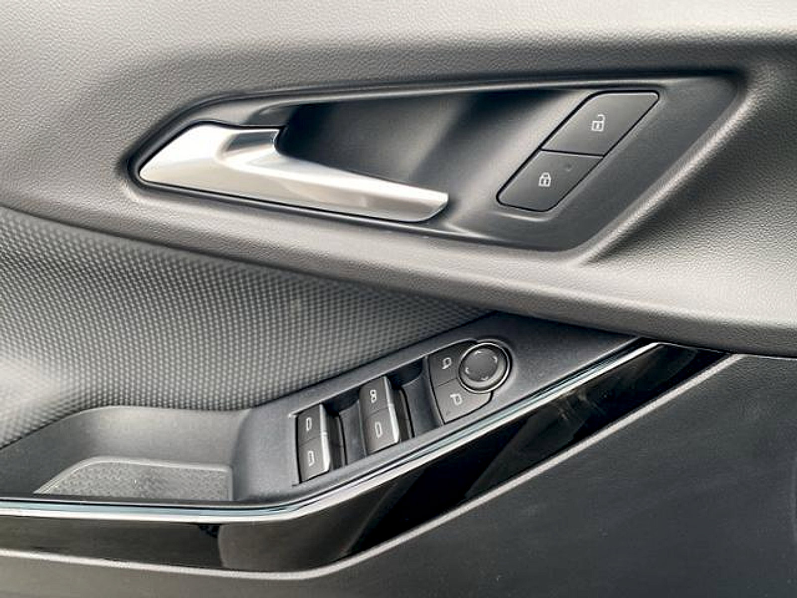 New 2026 Chevrolet Equinox RS w/ Safety and Technology Package FWD image 24