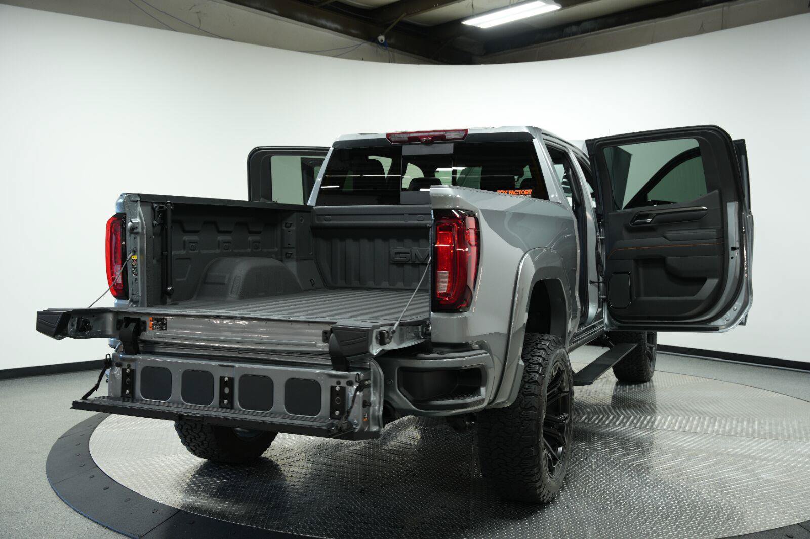 Used 2025 GMC Sierra 1500 AT4 w/ AT4 Premium Package AWD/4WD image 14