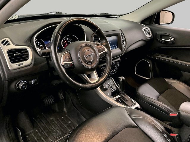 Used 2018 Jeep Compass Latitude w/ Popular Equipment Group AWD/4WD image 12