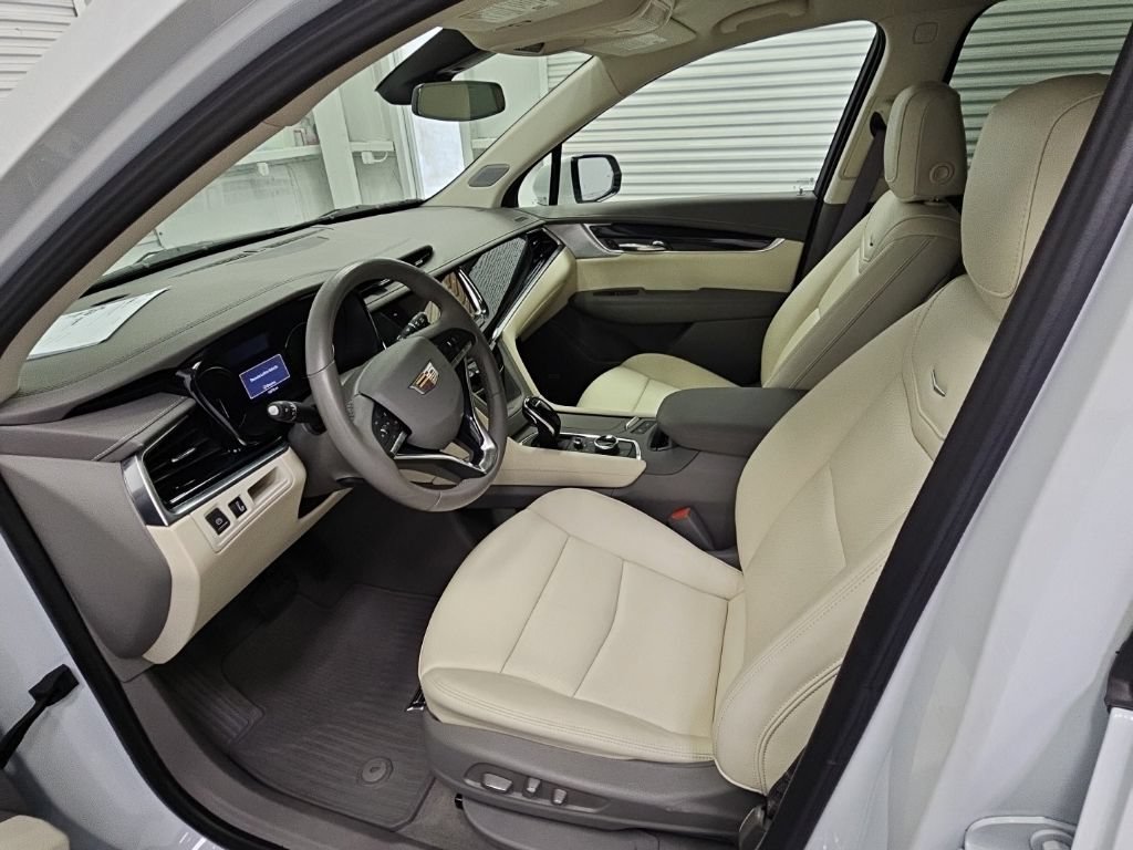 Used 2024 Cadillac XT6 Premium Luxury AWD/4WD image 12