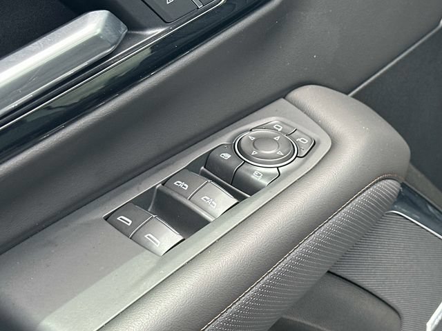 Used 2026 Chevrolet Tahoe High Country AWD/4WD image 14