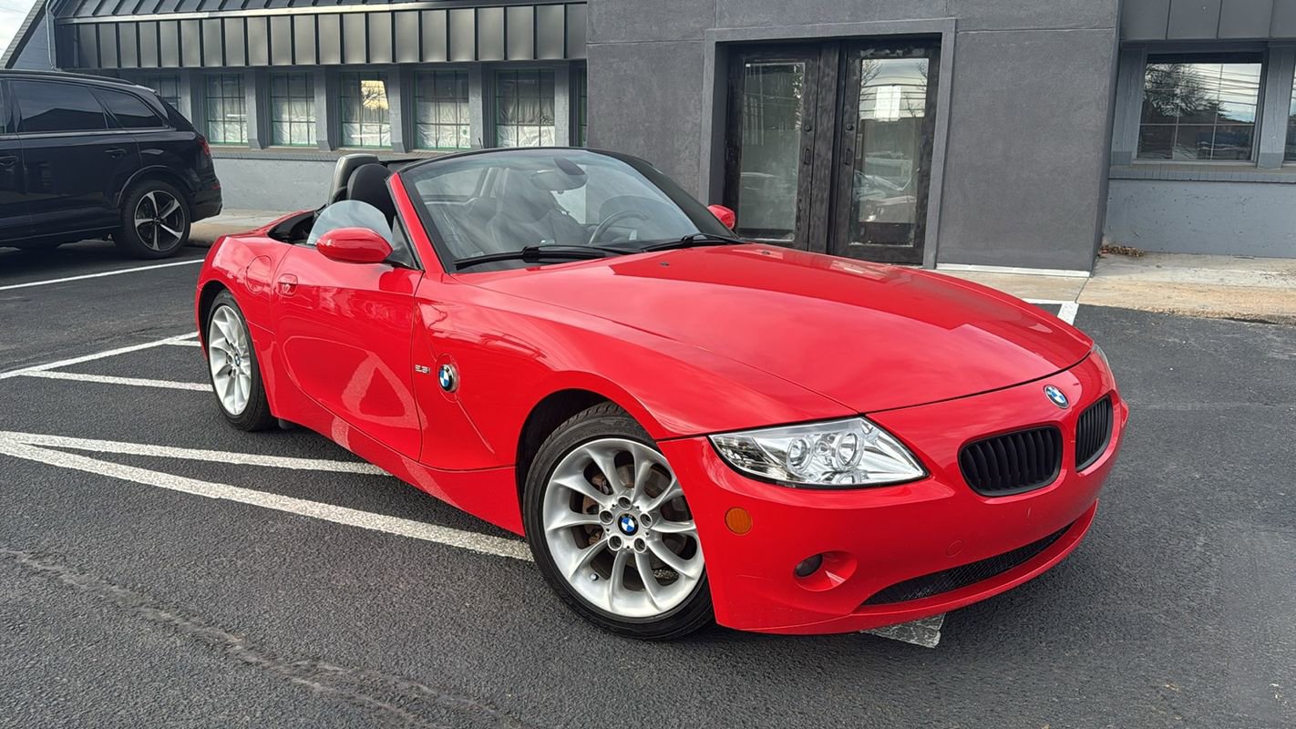 Used 2005 BMW Z4 2.5i image 9