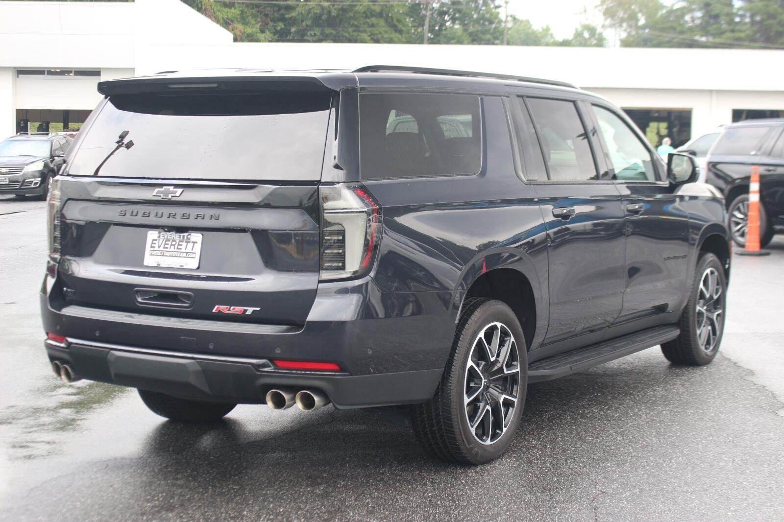 Used 2025 Chevrolet Suburban RST w/ RST Capability Package AWD/4WD image 7