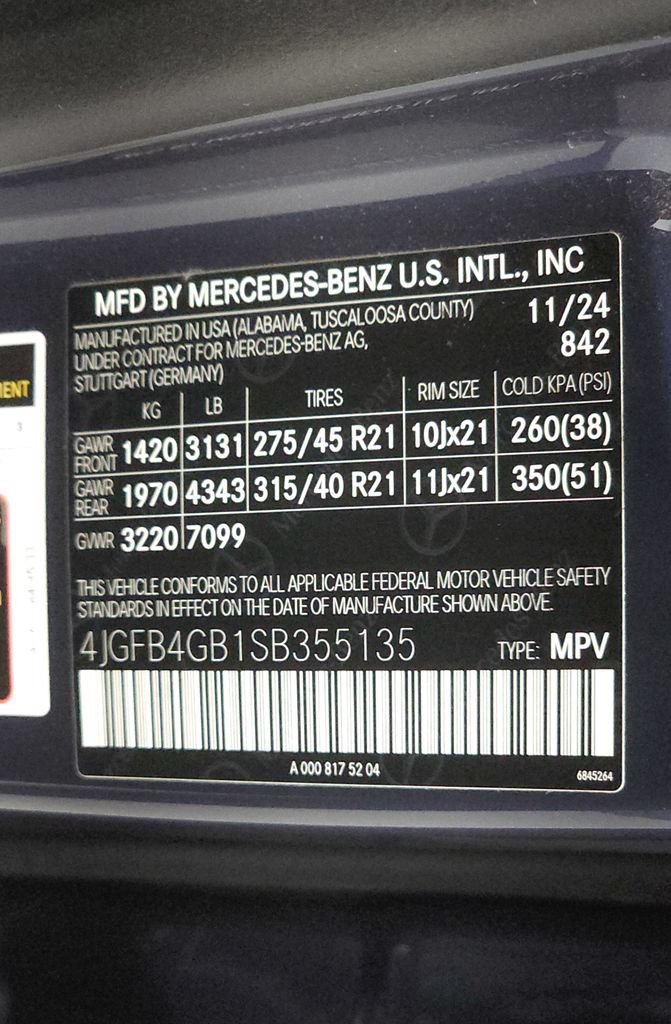 Used 2025 Mercedes-Benz GLE 450e 4MATIC w/ AMG Line Exterior image 36