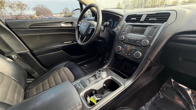 Used 2018 Ford Fusion SE w/ Equipment Group 601A FWD image 20