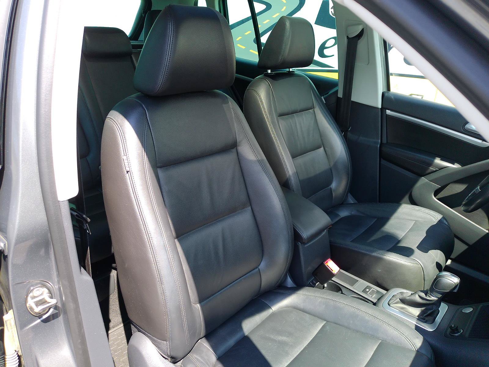 Used 2013 Volkswagen Tiguan SEL AWD/4WD image 28