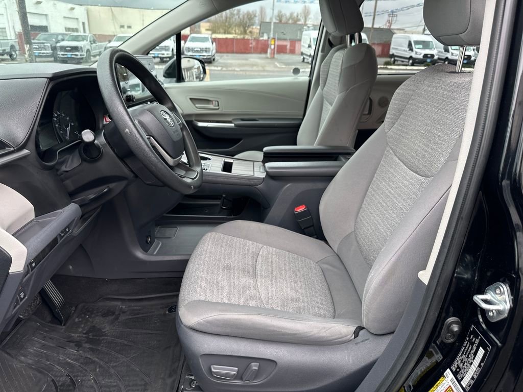 Used 2021 Toyota Sienna LE image 12