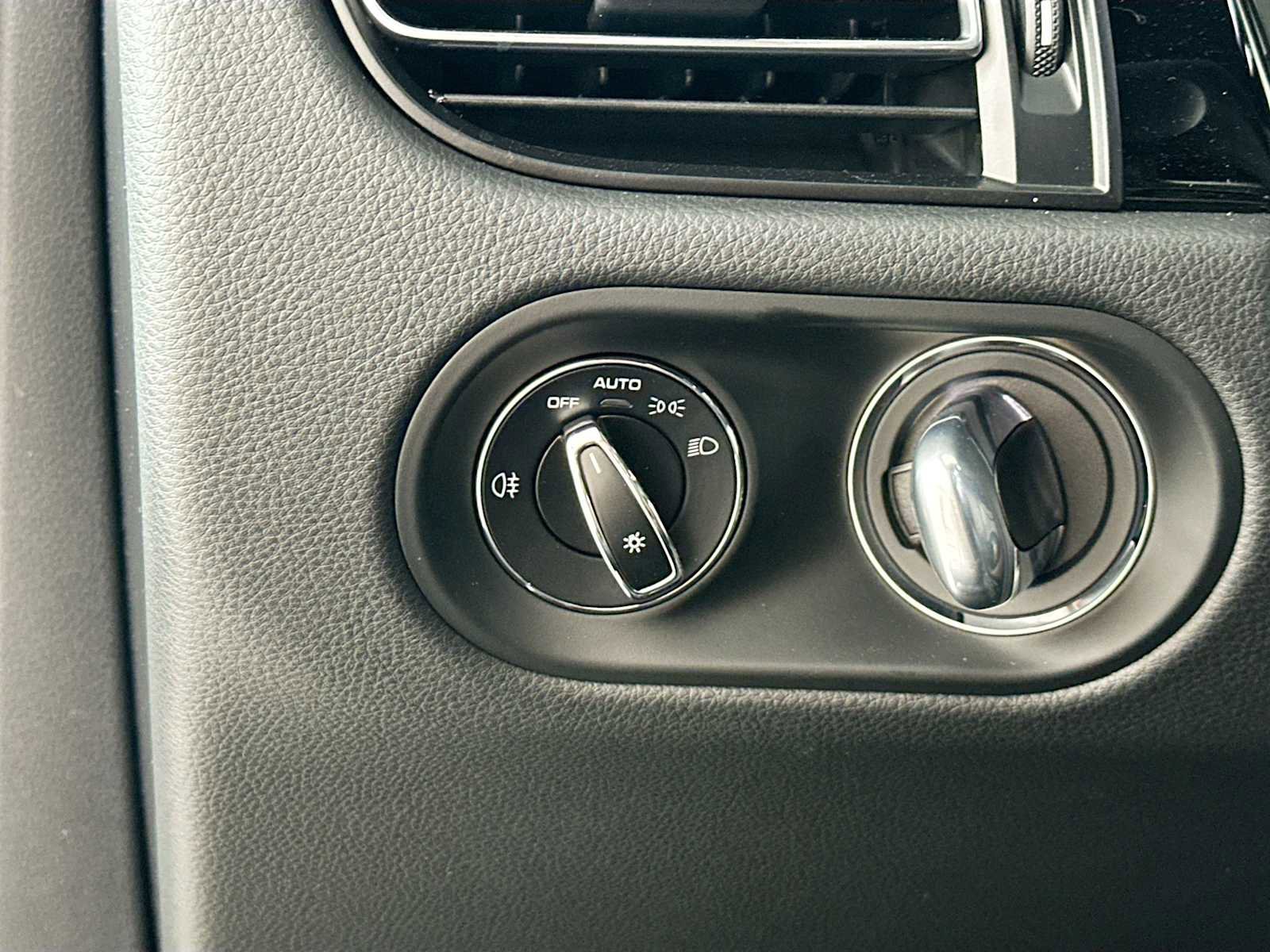 New 2025 Porsche Macan image 13