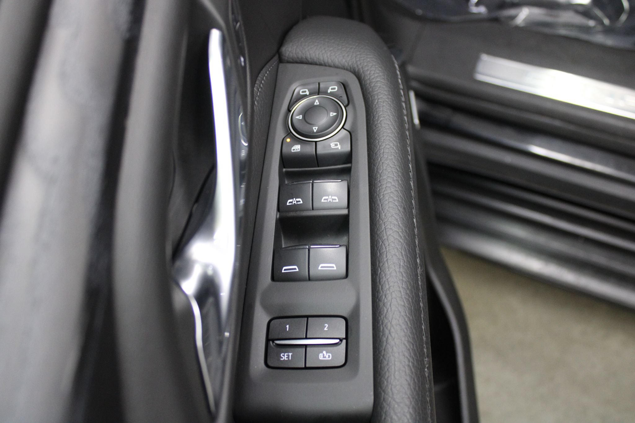 Used 2022 GMC Yukon XL Denali AWD/4WD image 12