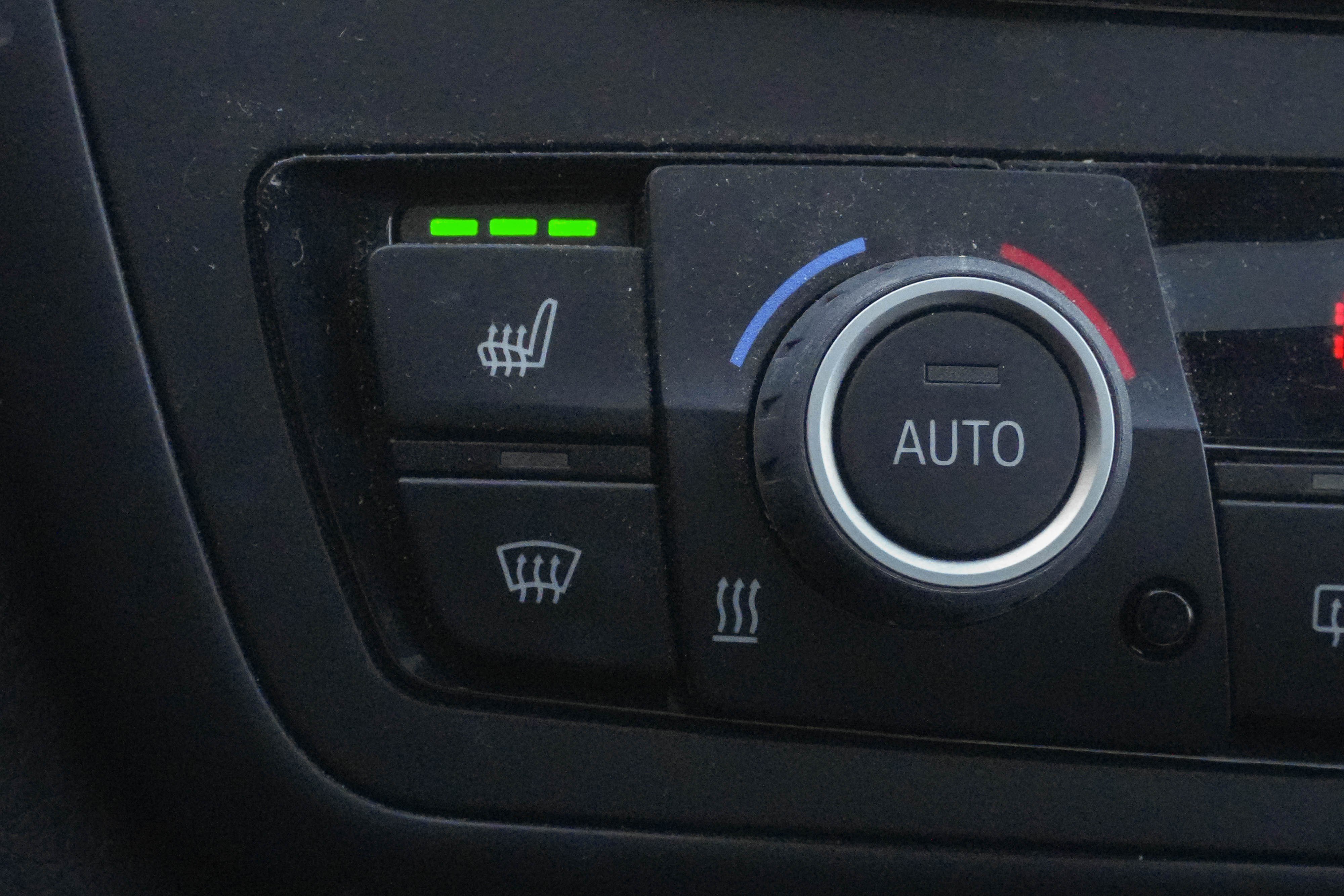 Used 2014 BMW 320i Sedan image 27