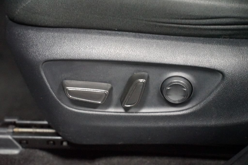 Certified 2025 Toyota RAV4 XLE FWD image 33
