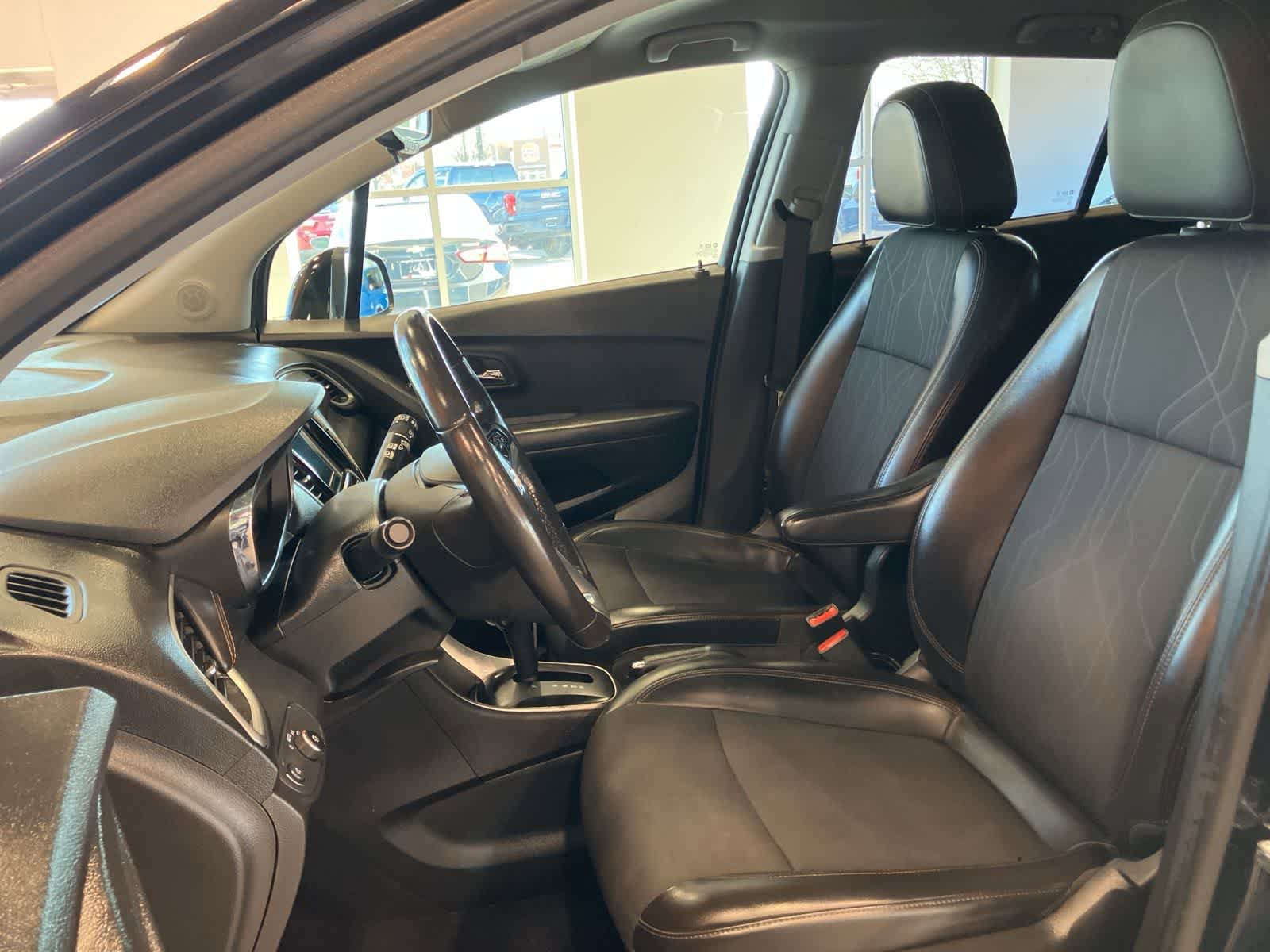 Used 2019 Chevrolet Trax LT w/ LT Convenience Package AWD/4WD image 10