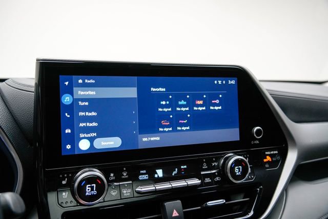 Used 2023 Toyota Highlander Platinum image 25