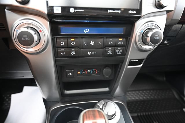 Used 2020 Toyota 4Runner Limited AWD/4WD image 20
