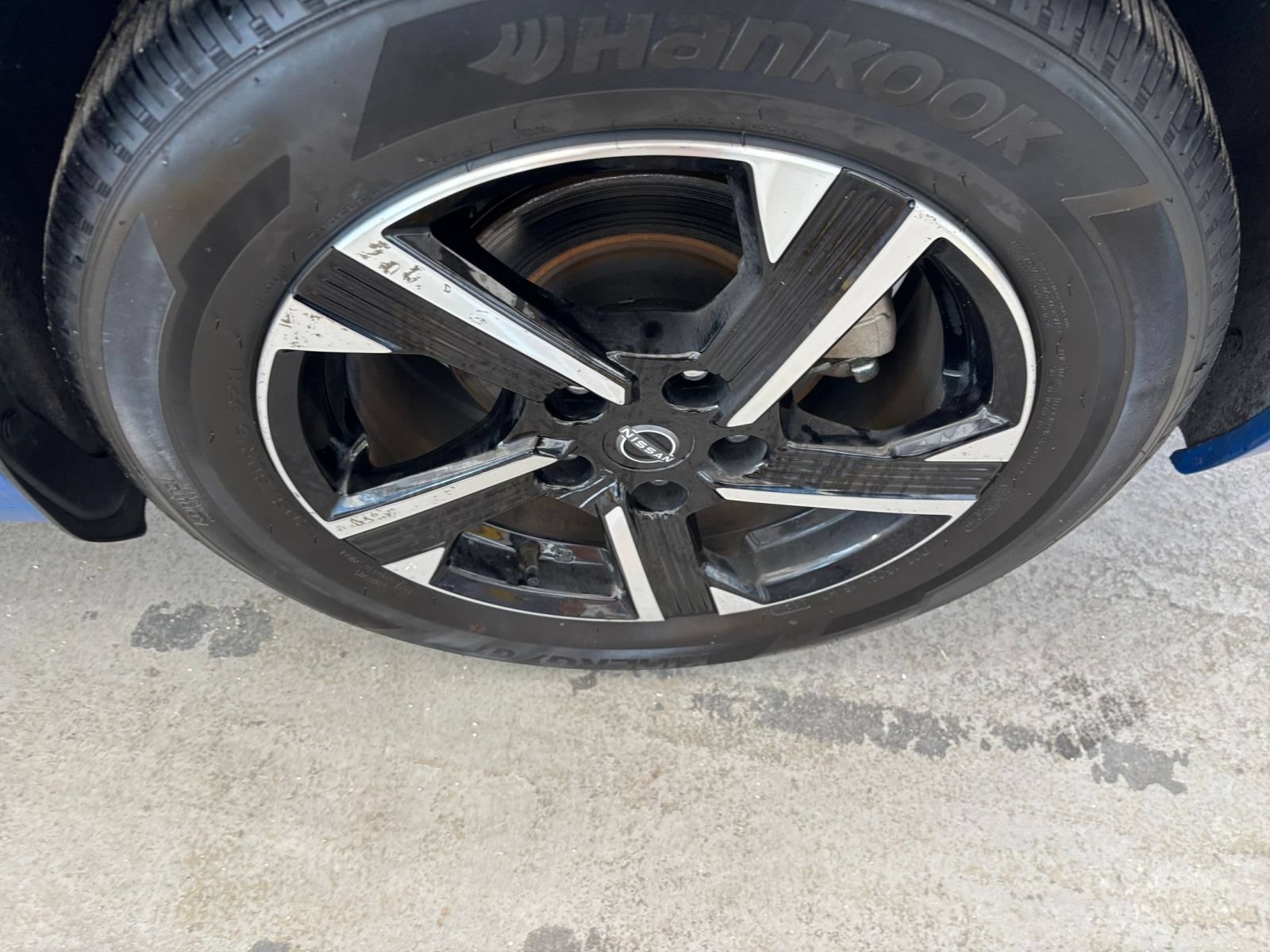 Used 2025 Nissan Sentra SV FWD image 30