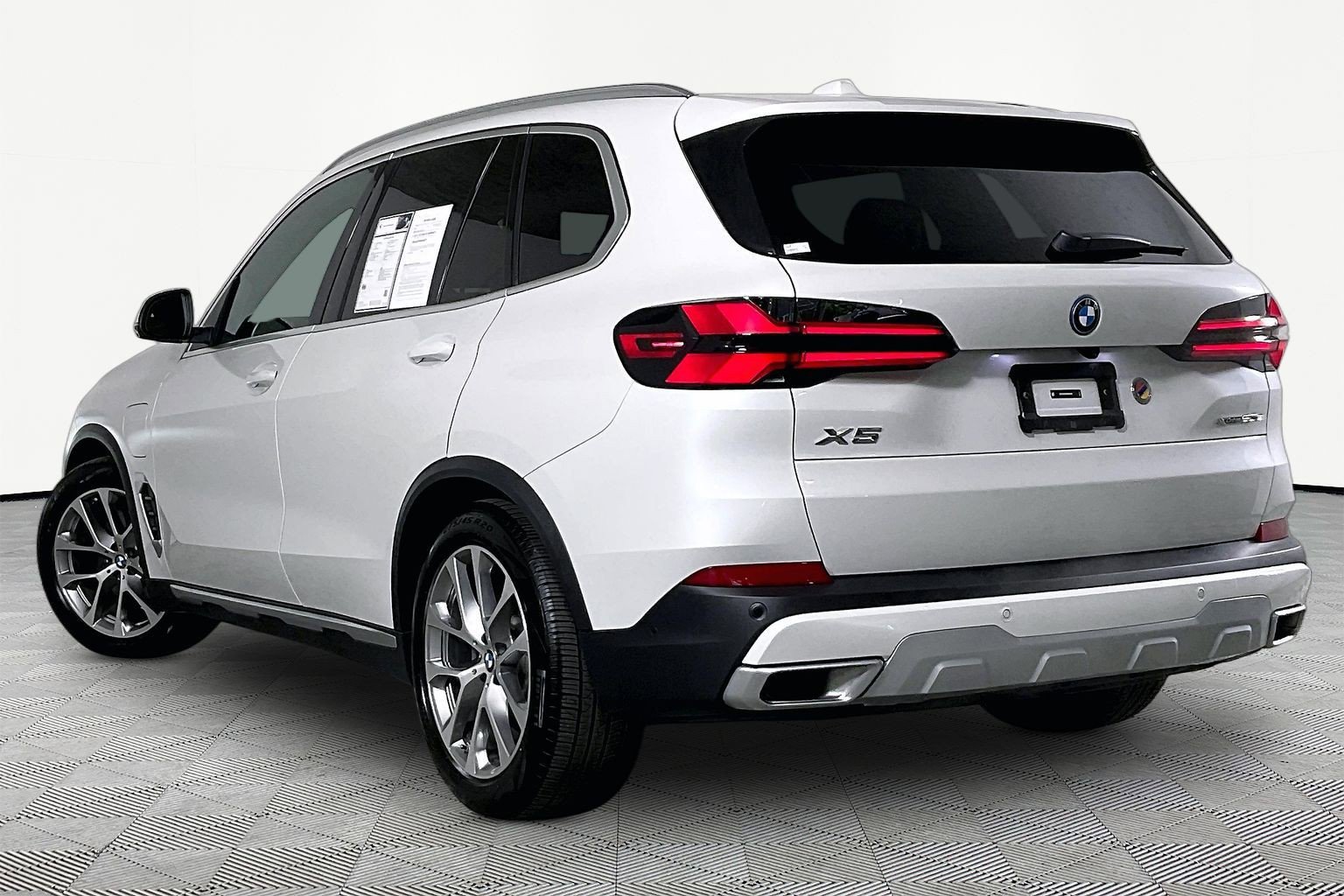 Certified 2026 BMW X5 xDrive50e w/ Executive Package AWD/4WD image 5