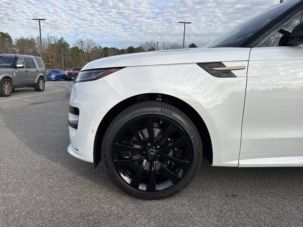 New 2025 Land Rover Range Rover Sport Dynamic SE AWD/4WD image 11