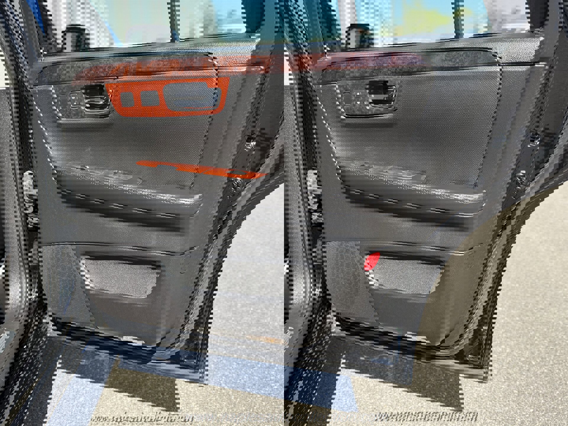 Used 2011 Cadillac DTS Premium image 35