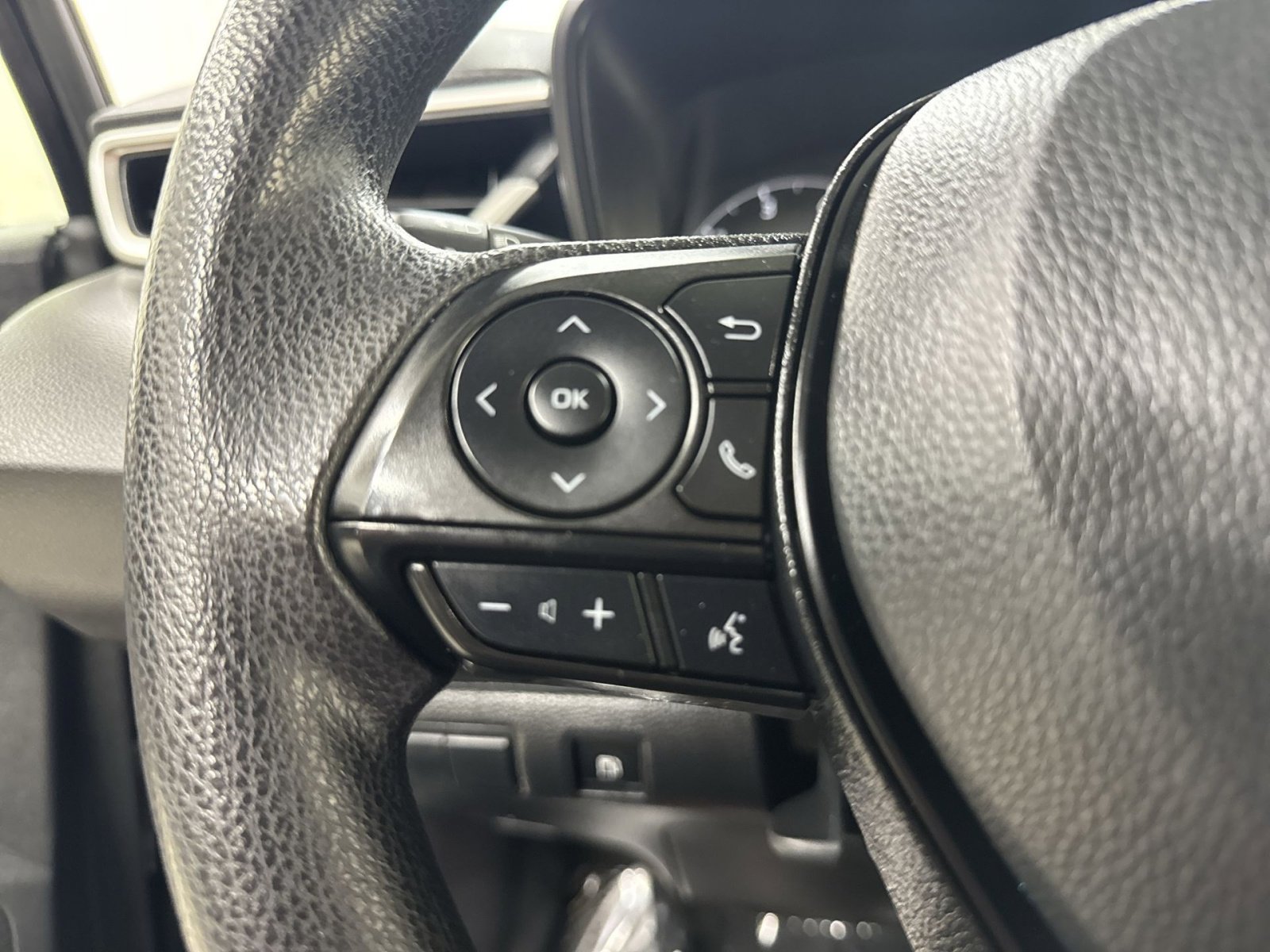 Used 2025 Toyota Corolla LE image 45