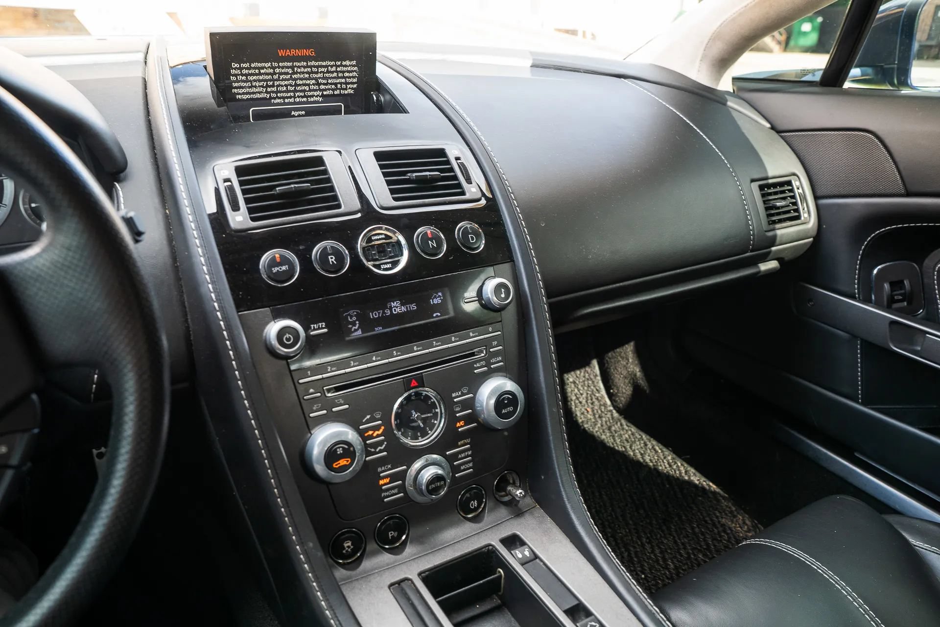 Used 2013 Aston Martin V8 Vantage Roadster RWD image 25
