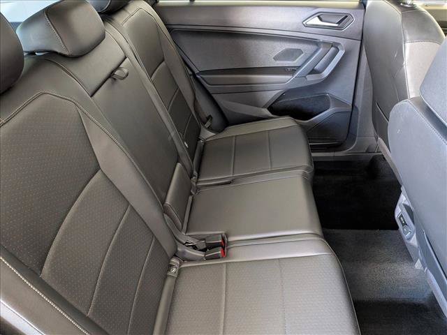 Used 2018 Volkswagen Tiguan SEL AWD/4WD image 22